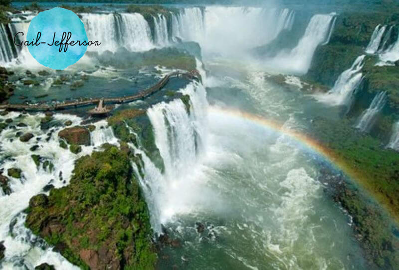 伊瓜苏瀑布 什么是最好的无论是最大的、最小的、最高的还是最宽的他们往往会引起很多人的注意。今天笔者就带大家来了解一下。 “伊瓜苏大瀑布”（Iguazu Falls）风格的人曾亲身体验过美景。作者有机会前往巴西。必看的景点之一是“世