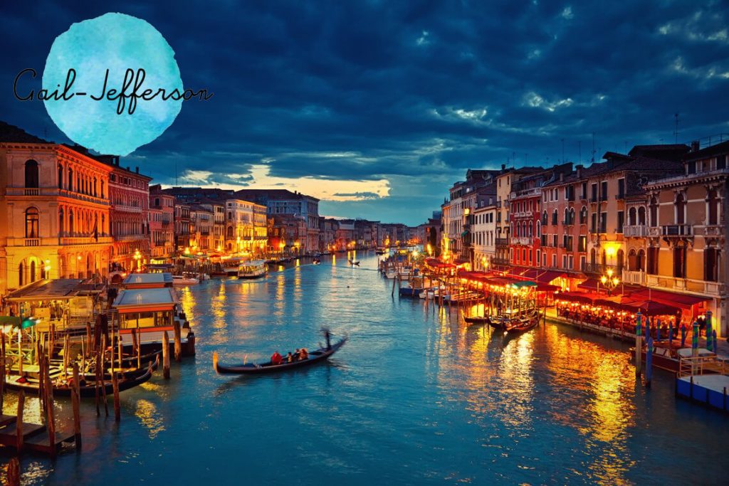 威尼斯，情人之地必去 而且每一个都必须是绝对美丽和浪漫的。情侣旅行最多的地方之一可能是意大利的威尼斯。这座城市被认为是河流之城因为有一条美丽的河流延伸到我们可以清楚地看到对方，它是许多情侣来做很多活动的地方之一。